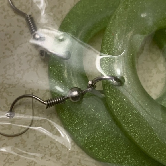 Earring - Picture 2 of 4